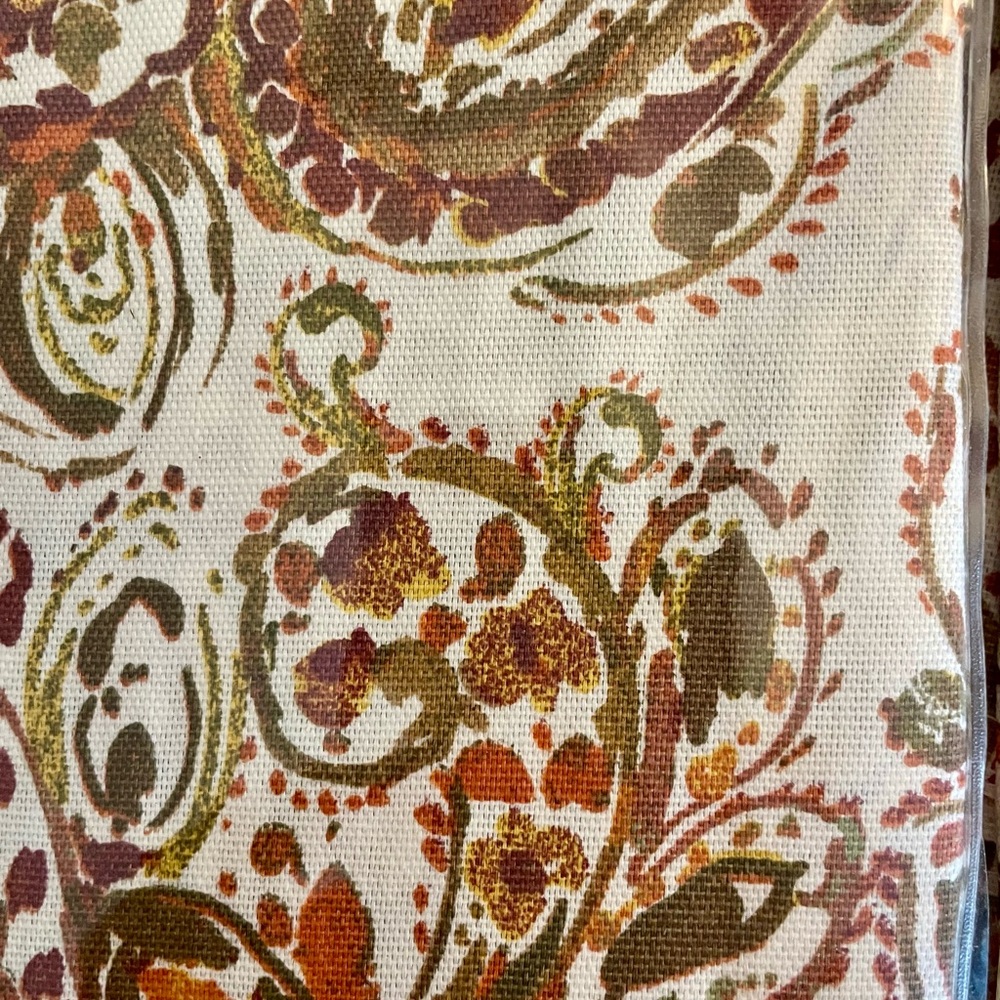 Cynthia Rowley Elegant Brown and Gold Paisley Table Runner - Picture 5 of 5